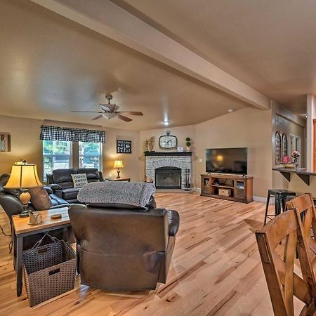 Munds Park Cabin Retreat With Deck And Fire Pit! Exterior foto