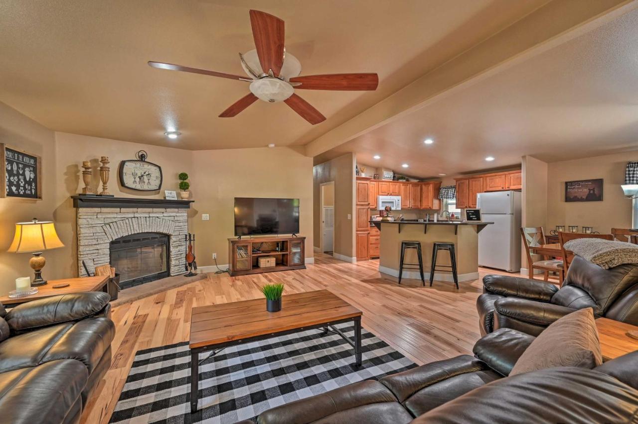 Munds Park Cabin Retreat With Deck And Fire Pit! Exterior foto